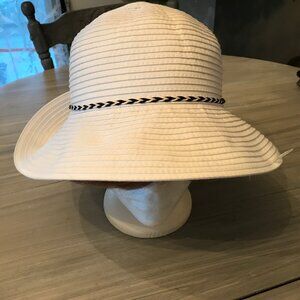 La Vie En Rose Ladies White Summer Hat